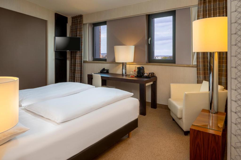 Movenpick Hotel Hamburg Room Type - Classic Queen Bed