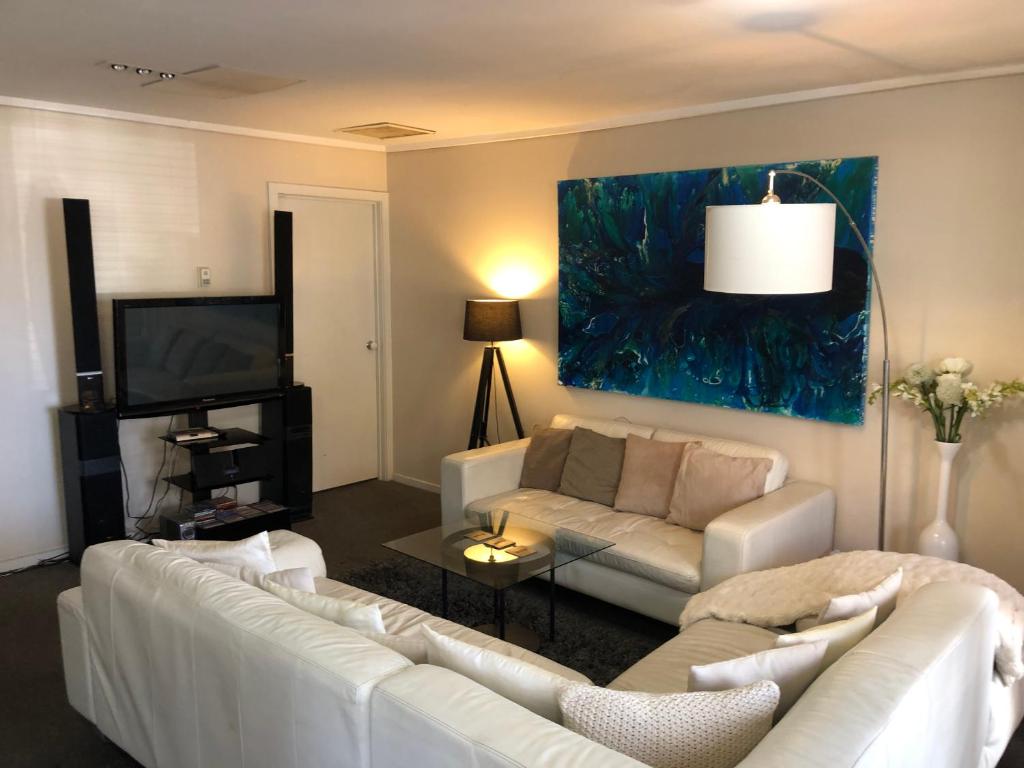 Clayton 2bdr 1bth 1car unit Room Type - Two-Bedroom Apartment