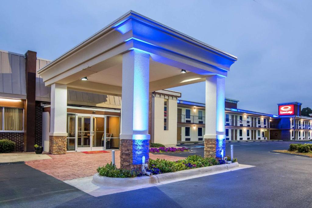 Econo Lodge image