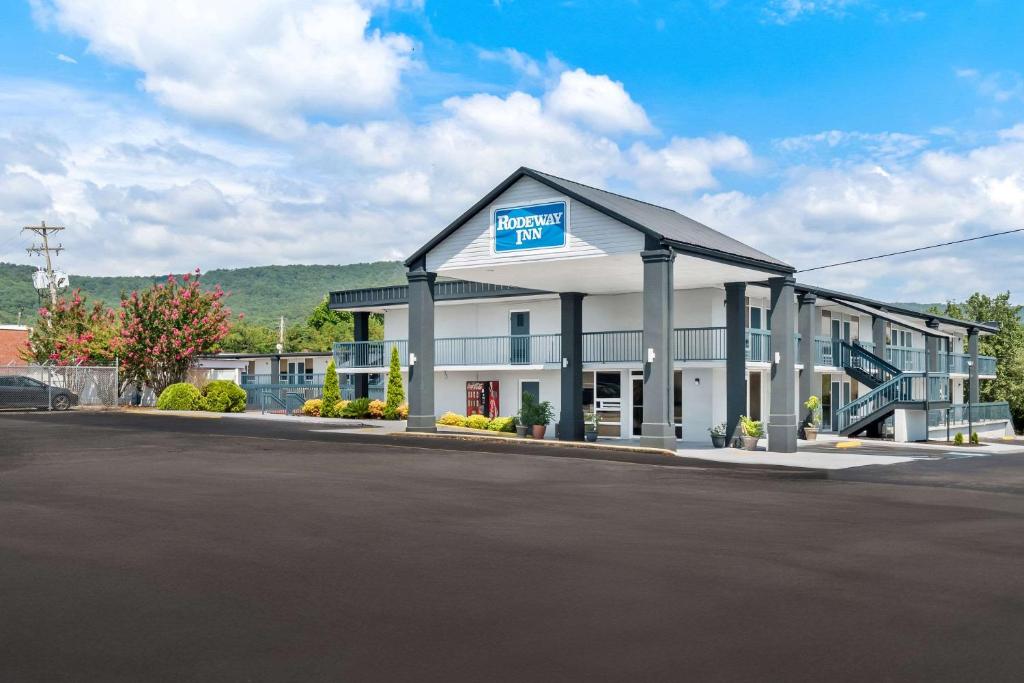 Rodeway Inn image