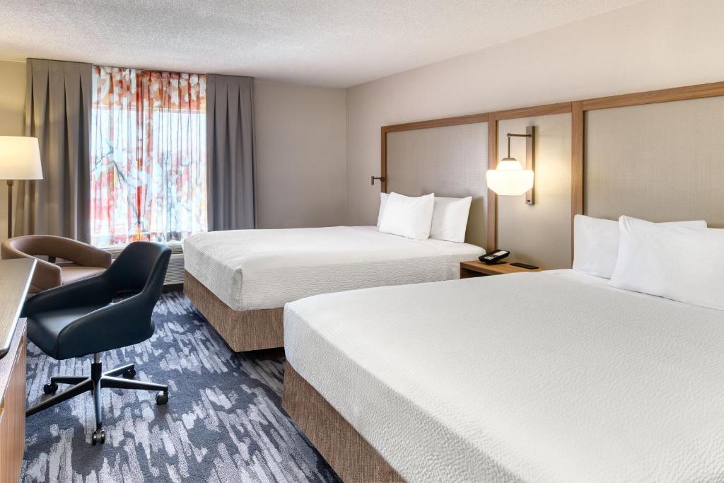 Fairfield Inn and Suites by Marriott Toronto Brampton - Tap to explore photos