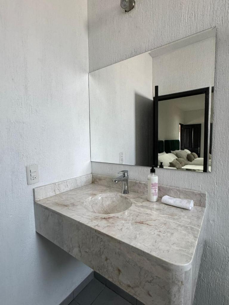Suite Los Angeles Room Type - Standard Twin Room