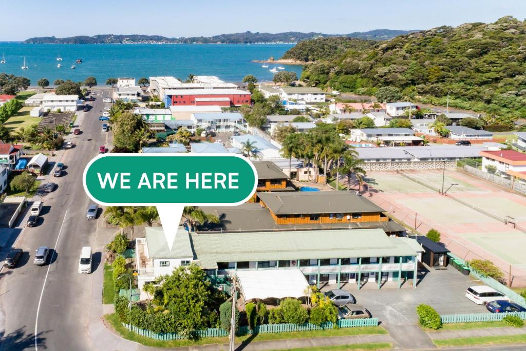 Bay of Islands Lodge - Tap to explore photos