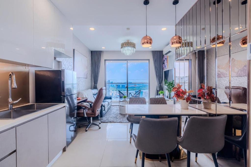 Brilliant view Millennium - Sky Pool & Gym & Netflix