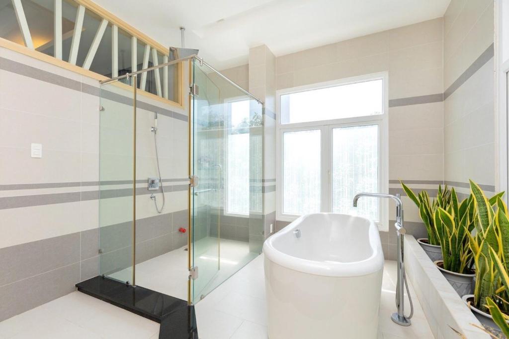 Biệt thự VIP Nguyễn Hữu Tiến có Hồ Bơi