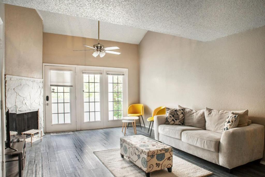 Extended Stay Special Cozy Apt w Private Garage image