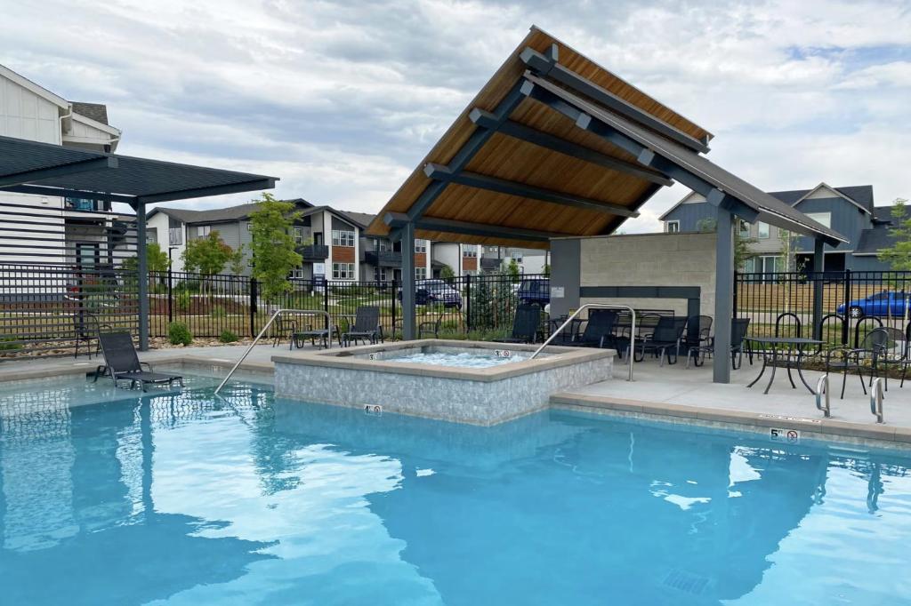 Modern Farmhouse Townhome – Great Central Location! image