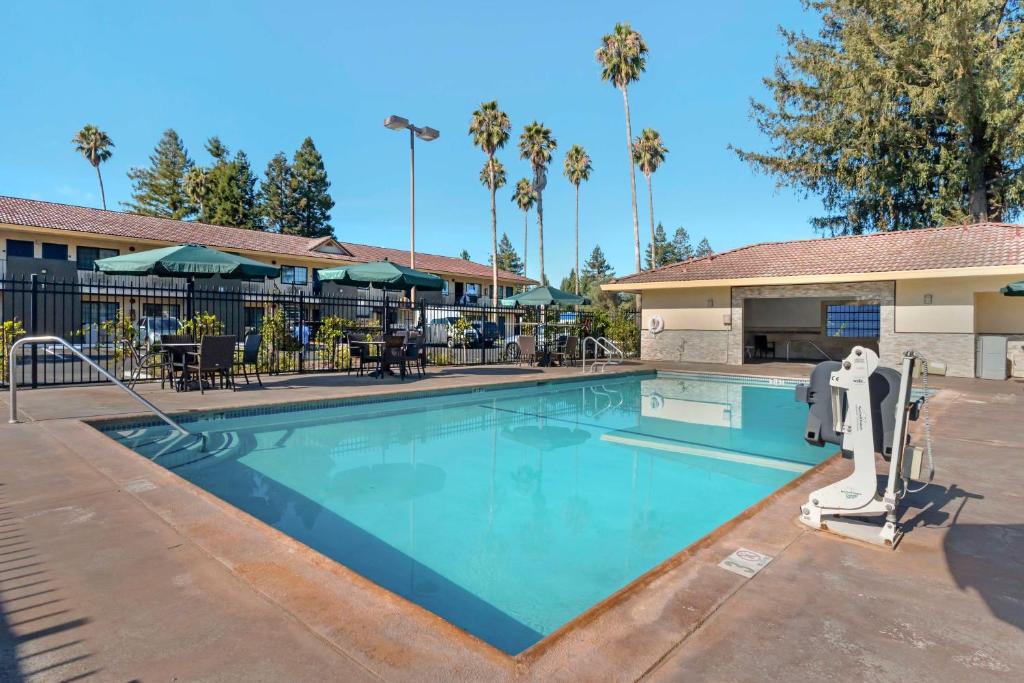 Sonoma Winegrower's Inn - Tap to explore photos