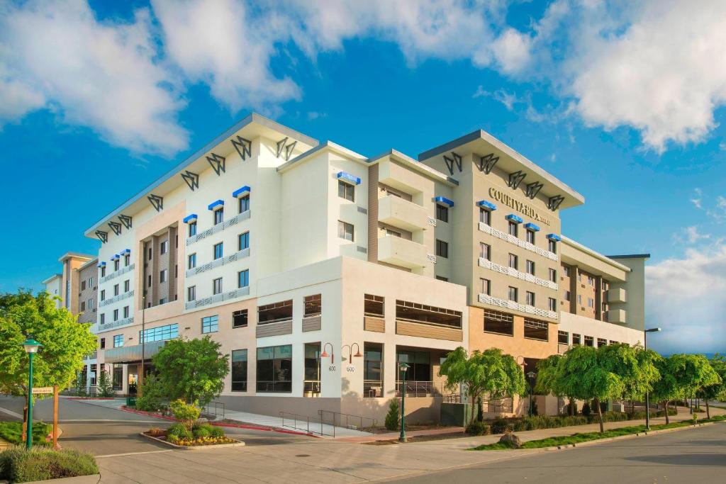 Courtyard by Marriott Redwood City image