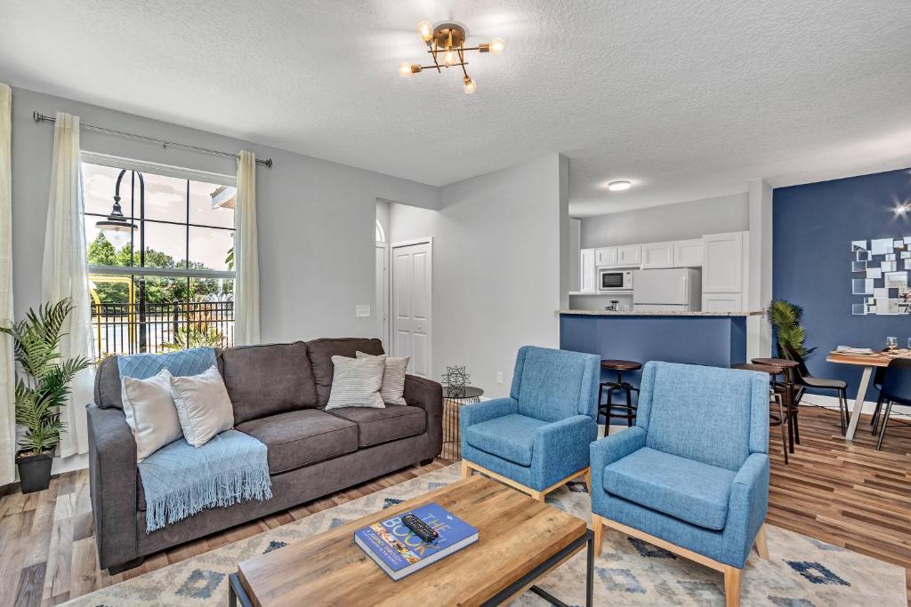 2 Bedroom Vacation Condo (2011) image