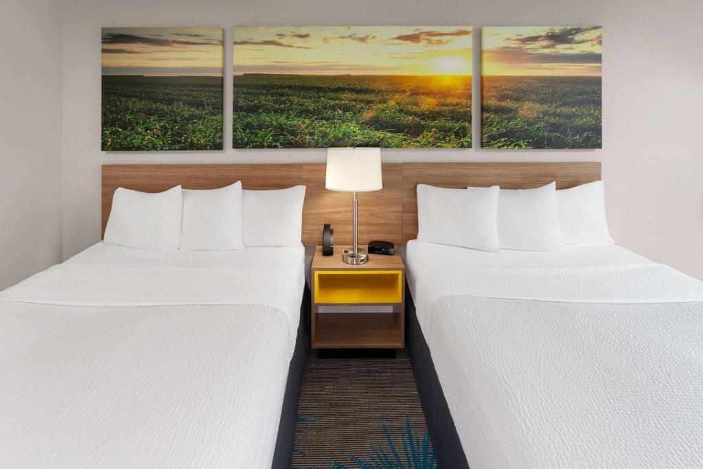 Days Inn & Suites by Wyndham of Morris image