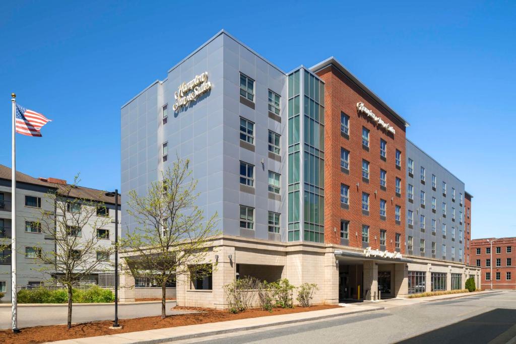 Hampton Inn & Suites Worcester image