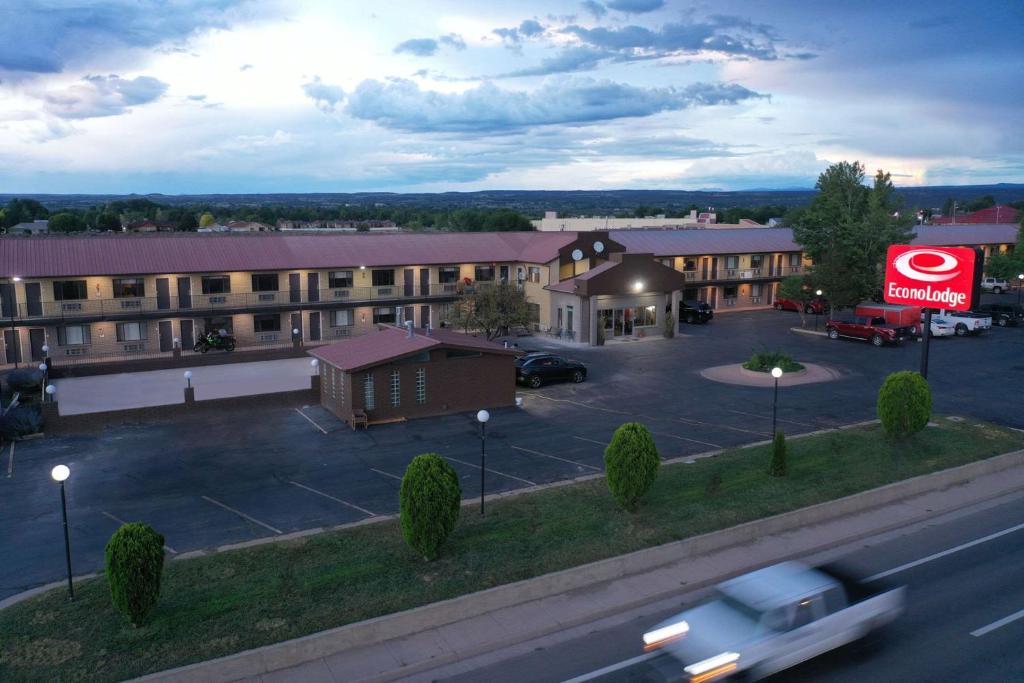 Econo Lodge Cortez near Mesa Verde image