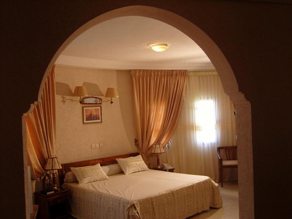 Hotel GHIS Palace - Tap to explore photos