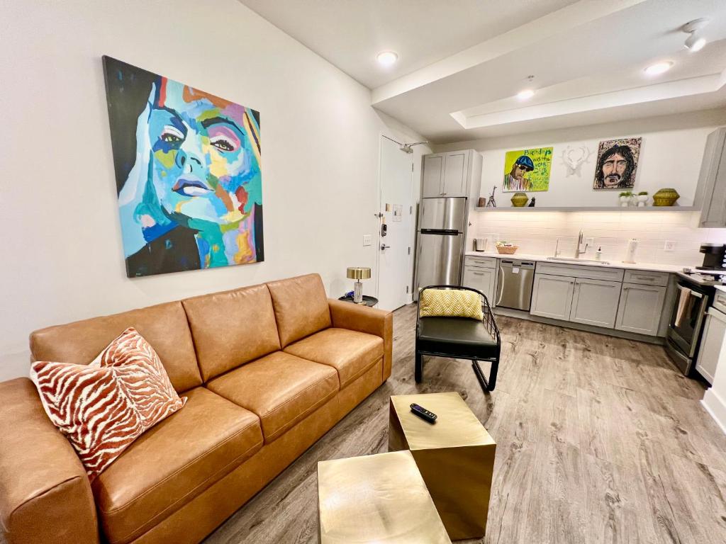 The Hive 101 King Suite Pet Friendly image