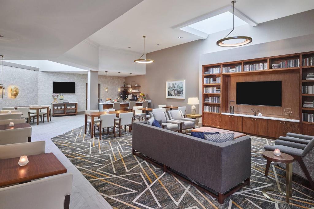 Sheraton Portland Airport Hotel image
