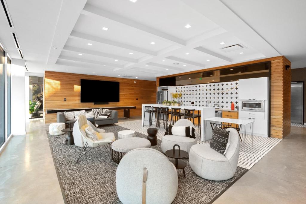 Modern Two Bedroom Flat in Saint Louis image