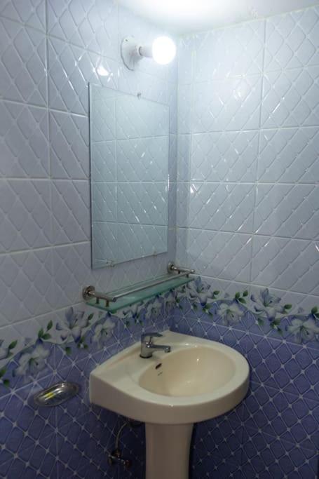 Ur Homestay Airport AC Secured Lift WIFI Uttara photo 2