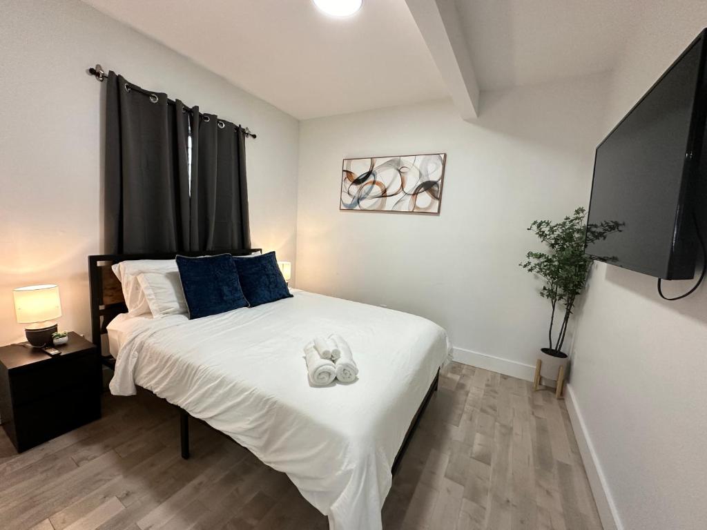 North NJ 2BR Close to Airport, NYC & Dream mall image