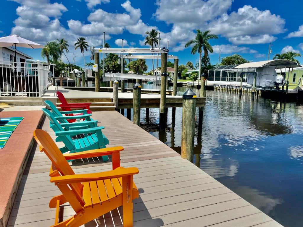 Hot tub and Dock Gilligan's on the Island image