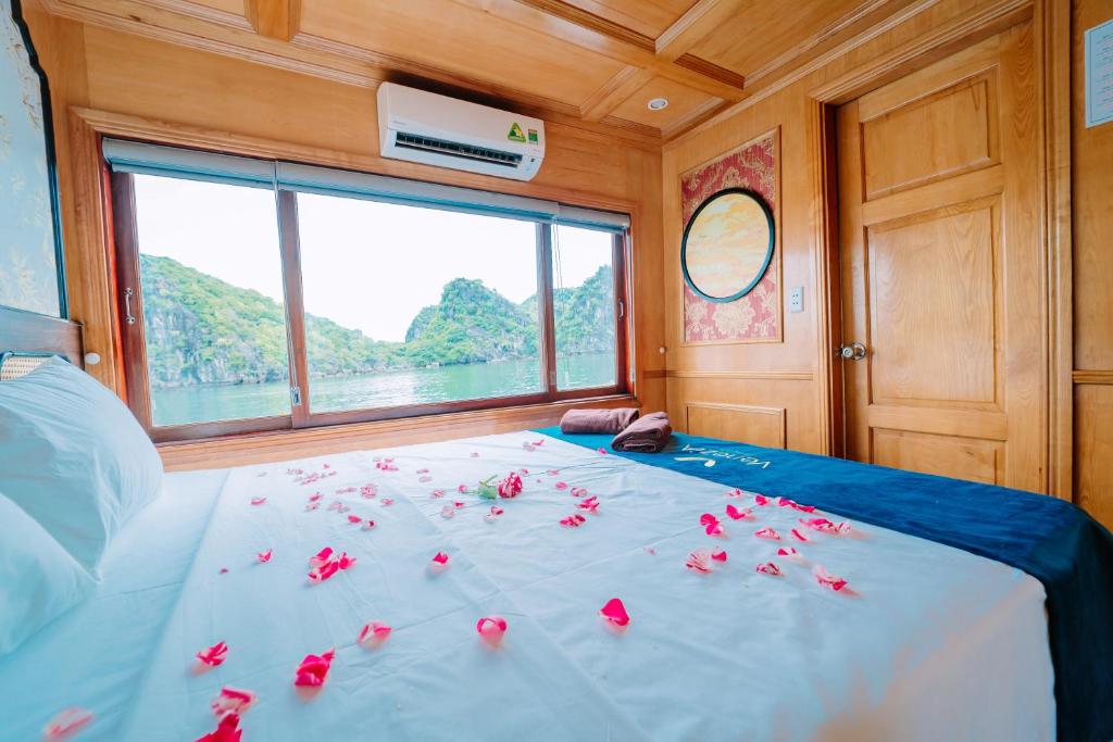 Venezia Boutique Cruises - Catba island