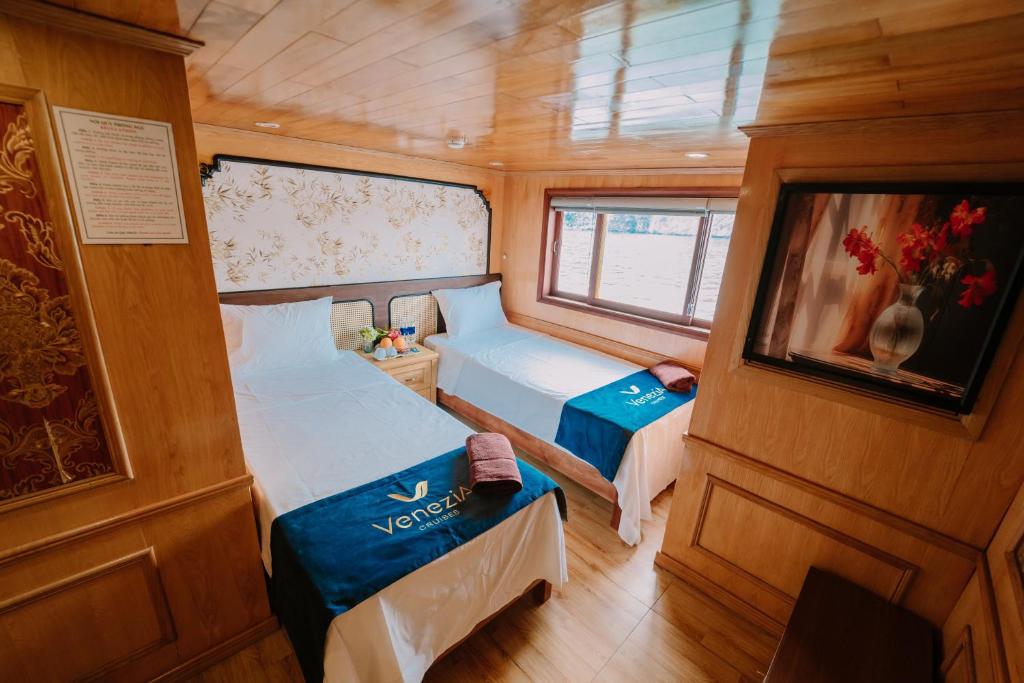 Venezia Boutique Cruises - Catba island