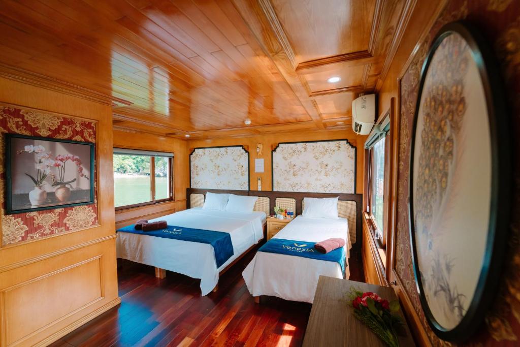 Venezia Boutique Cruises - Catba island