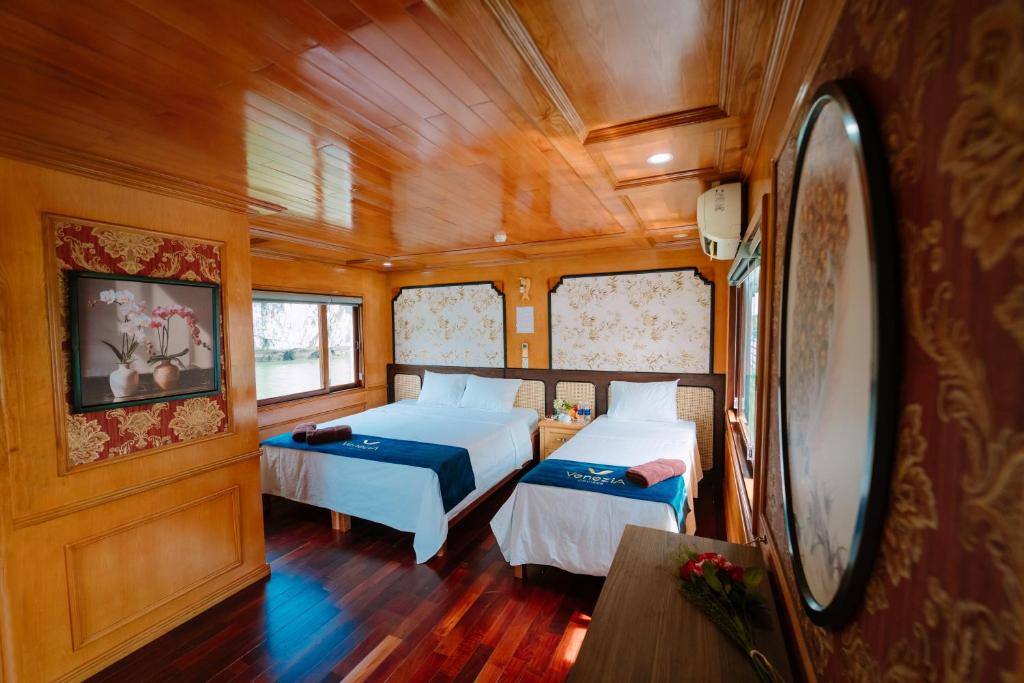 Venezia Boutique Cruises - Catba island