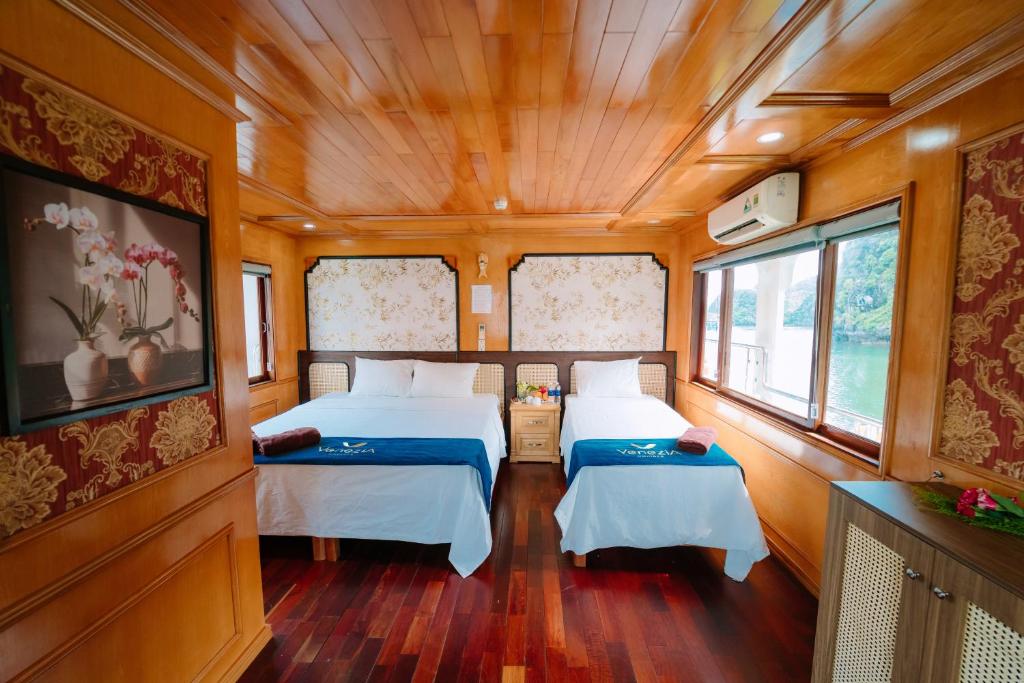 Venezia Boutique Cruises - Catba island