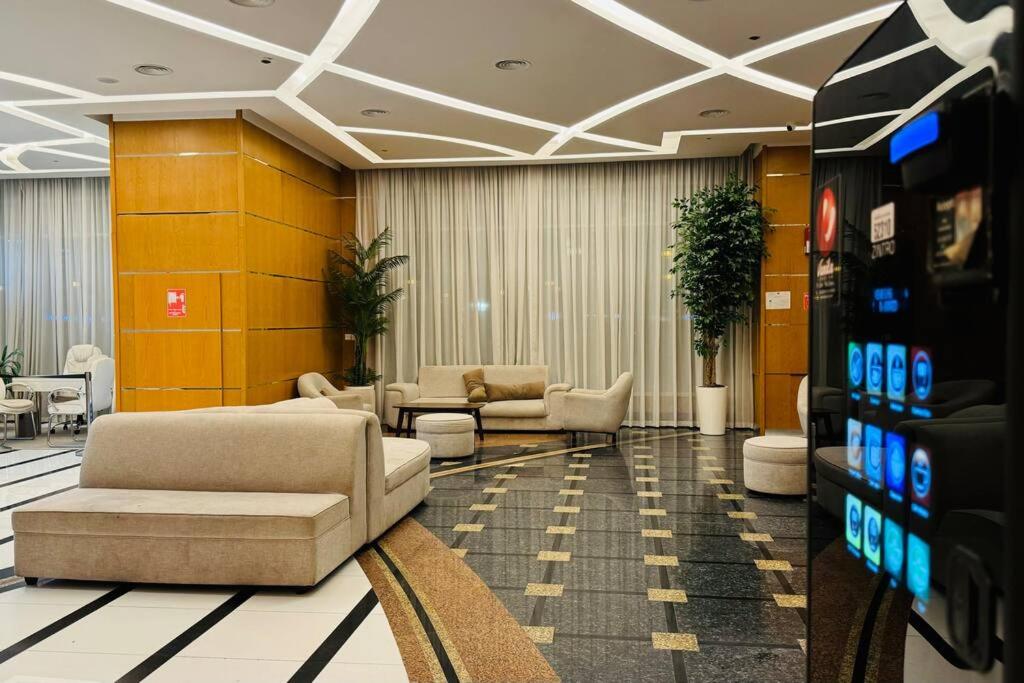 Spacious 3-Bedroom Apartment near Al Khan Beach photo 4