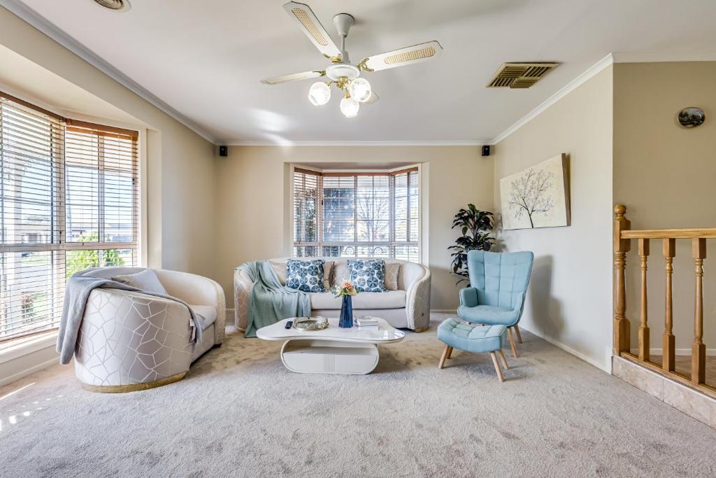 StayAU Tranquil 4BR Lakeside Retreat in Seabrook photo 1