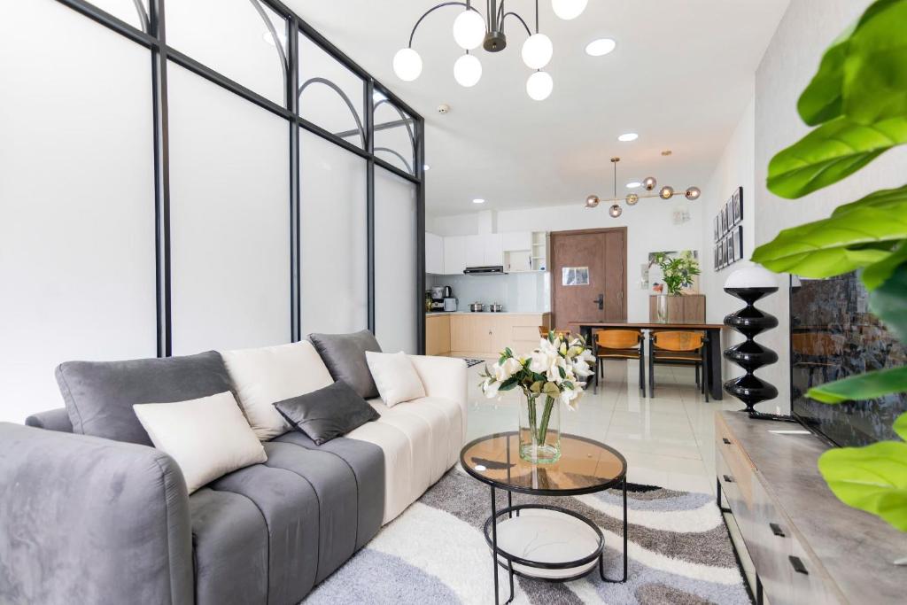 Grand Riverside Aparment 4Brs 5 Beds near D1