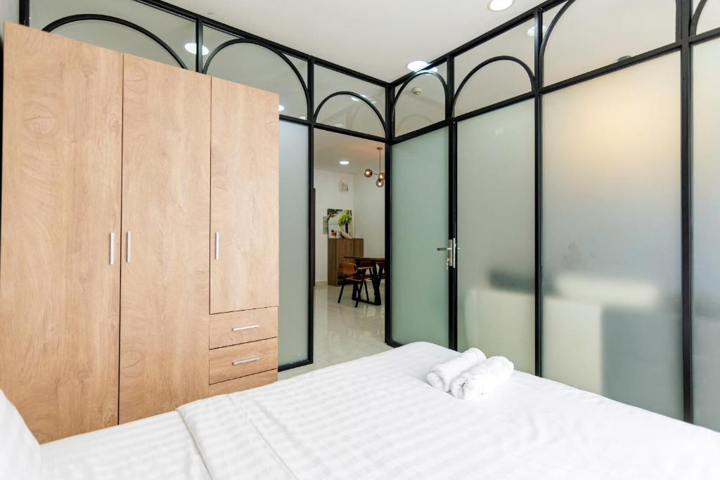 Grand Riverside Aparment 4Brs 5 Beds near D1