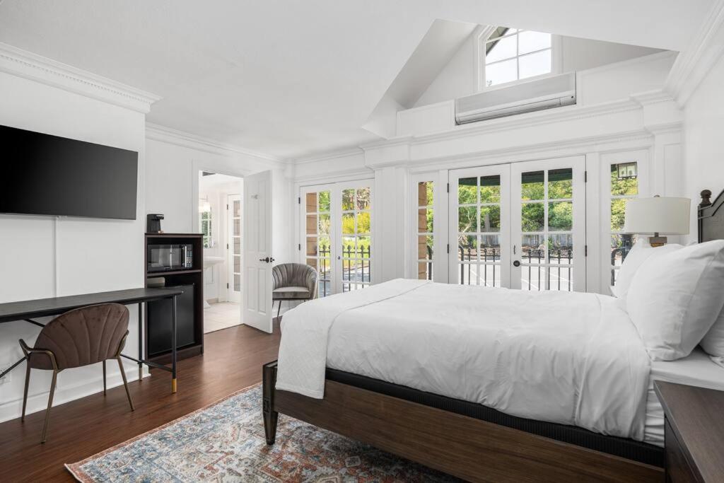 Santa Rosa Stonehouse Private Wine Country Retreat! image