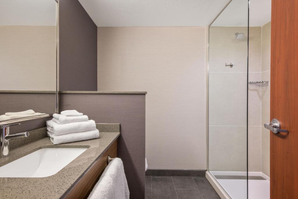 Courtyard by Marriott Missoula - Tap to explore photos