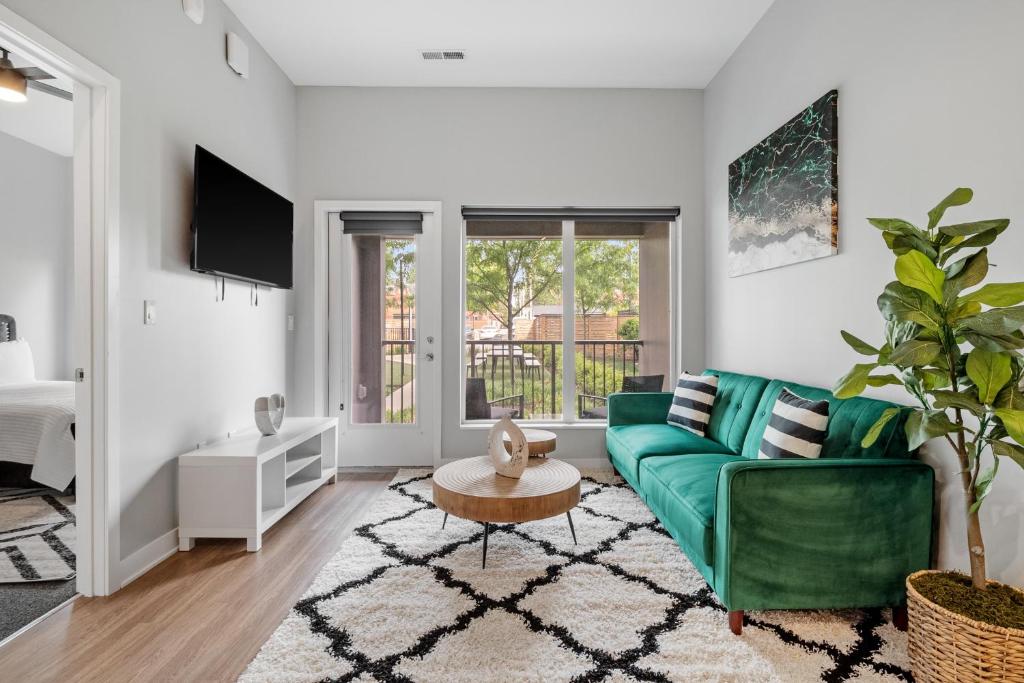 Luxury 1 Bedroom Apartment Near Tower Grove Park image