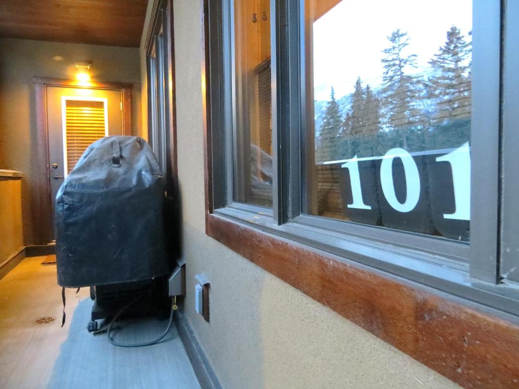Luxury Canmore Vacations photo 4