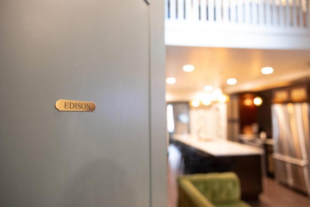The Gas Lamp Hotel - 3BR Suite image