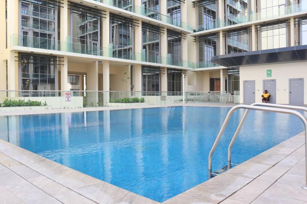 Your Cozy 1BR Getaway Masdar city photo 3