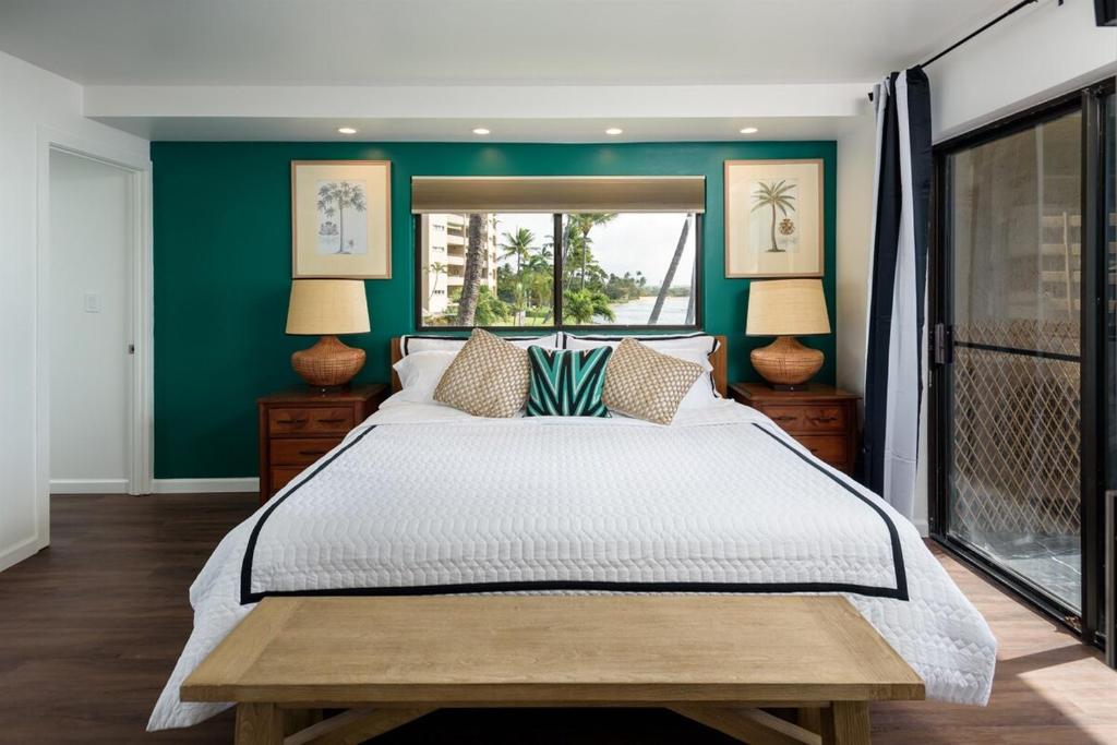 Spacious Luxury Oceanfront Condo w/ Huge Views - Tap to explore photos