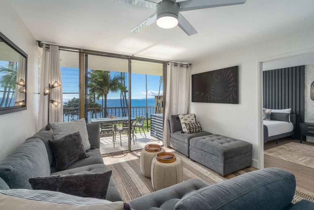 Chic Condo— Renovated & Refurnished 2023 / 2024 - Tap to explore photos