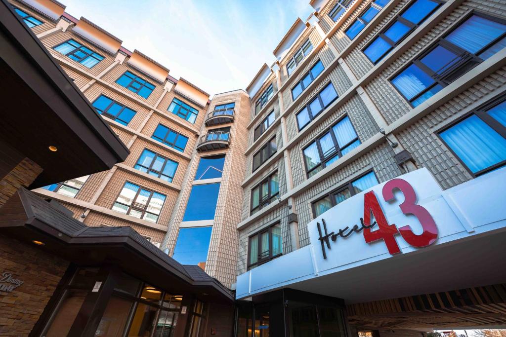 Hotel 43 image