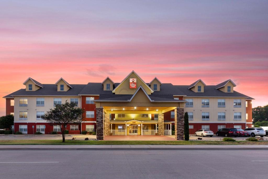 Best Western Plus Waco North image