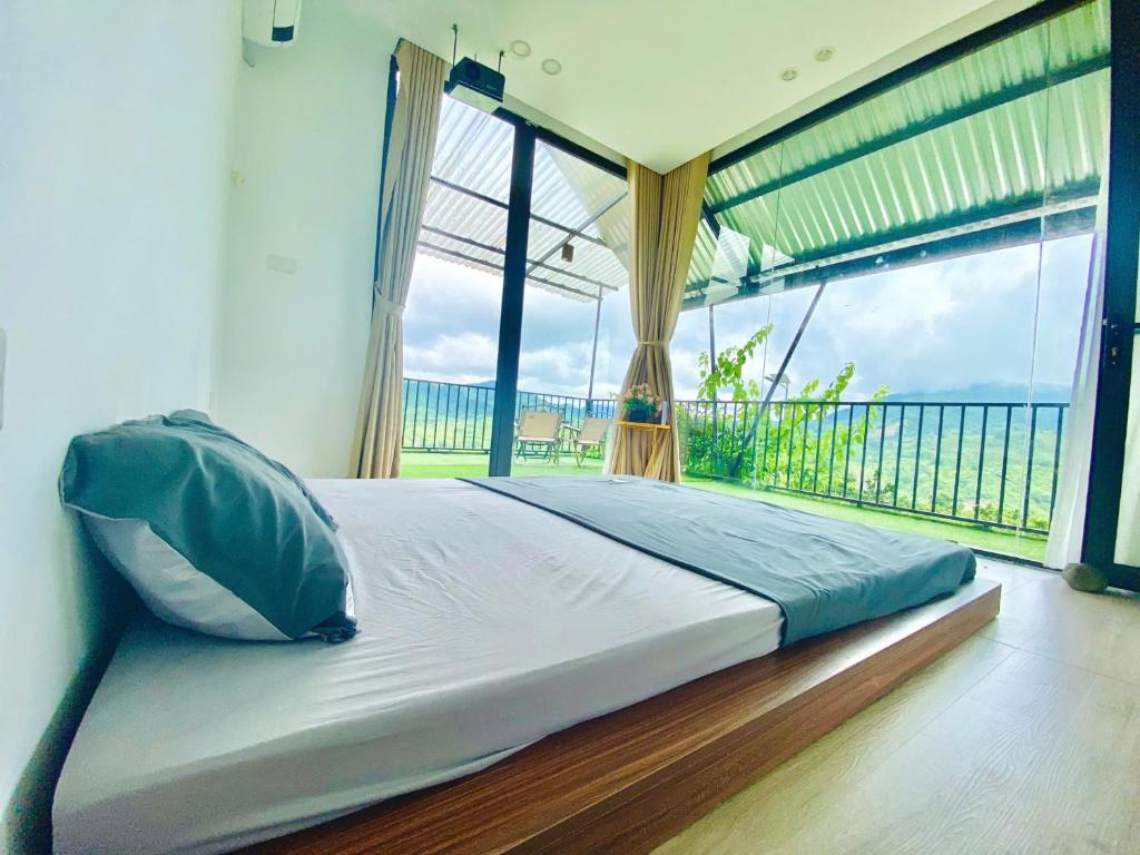 Ora Hill Farmstay & Glamping Hòa Bình