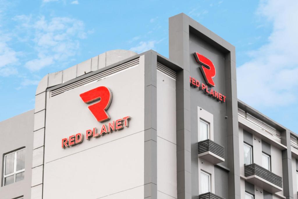 Red Planet Davao - Tap to explore photos