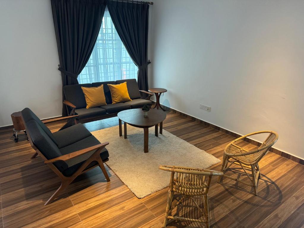 Jambul Villa 3-storey corner House 6Bed5Bathroom - Tap to explore photos