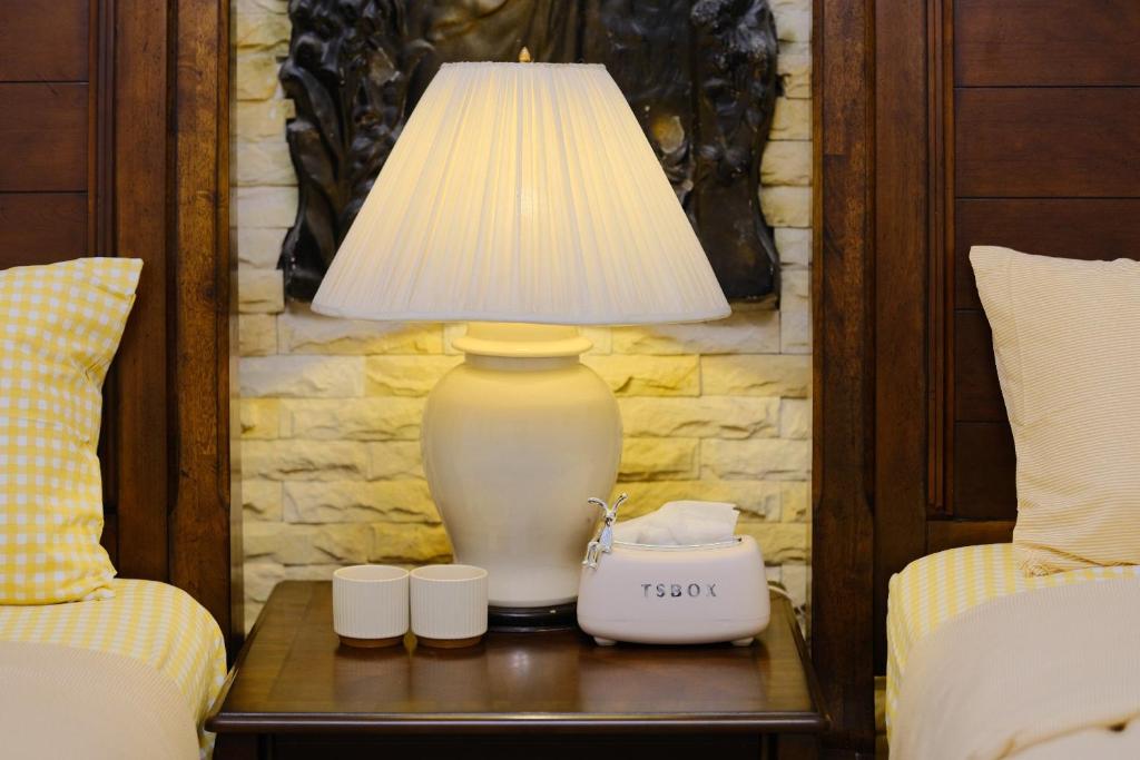 NGÁO Home - West Lake