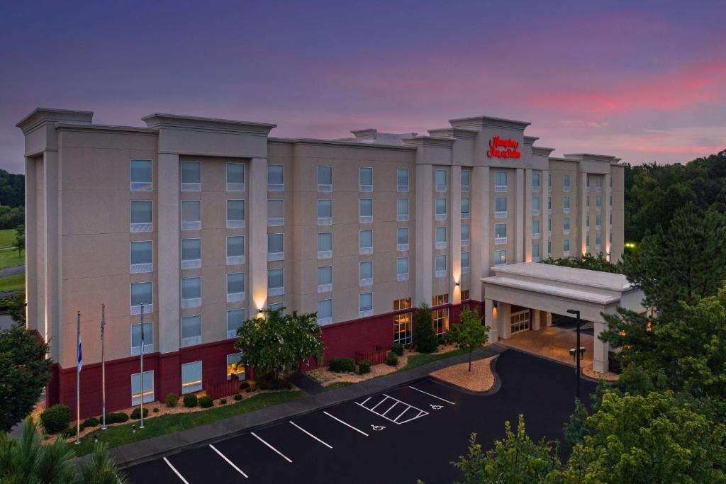 Hampton Inn & Suites Durham/North I-85 image