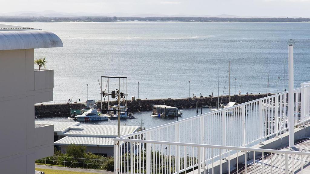 Bay Vista Penthouse - Heart of Nelson Bay photo 3