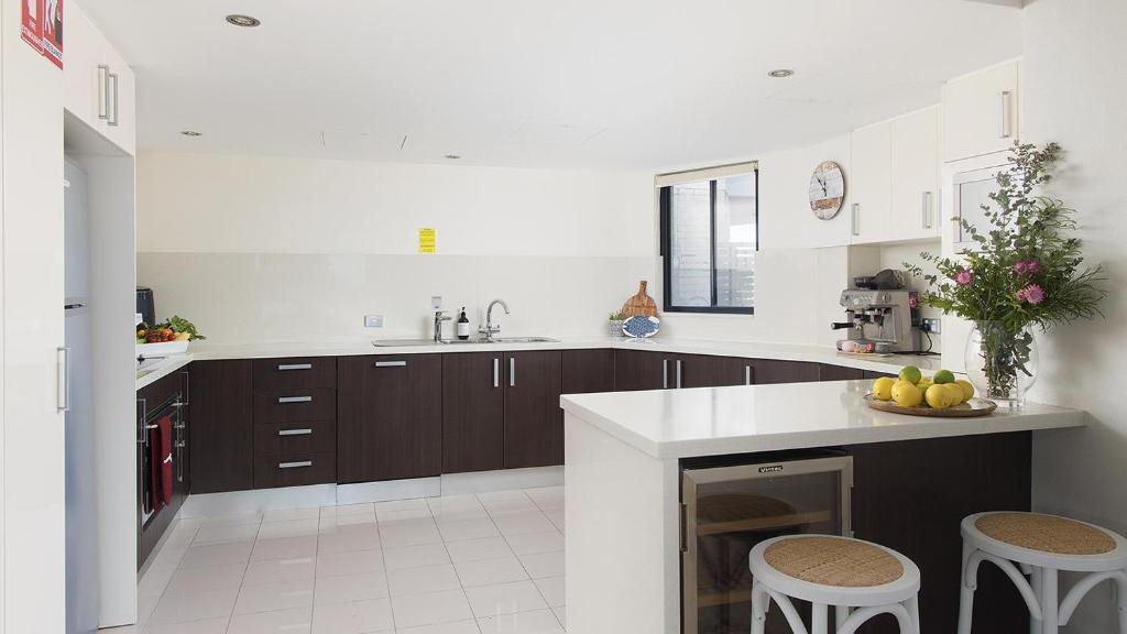 Bay Vista Penthouse - Heart of Nelson Bay photo 4